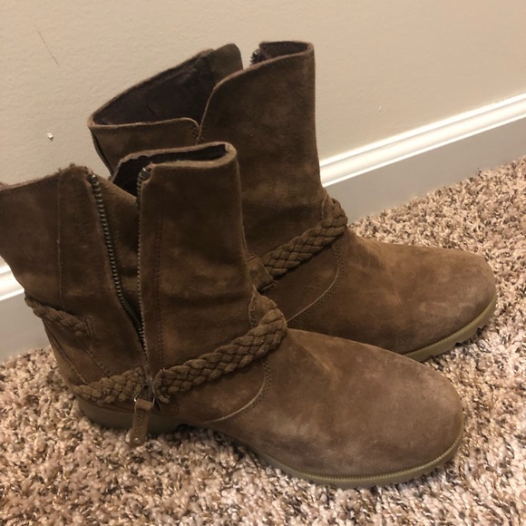 Size 7 Short Boots - Picture 1 of 2